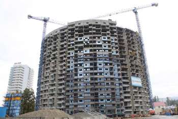 Housing estate «Gorky Park» in Sochi, Начало монтажа фасадных систем для 1-ой очереди строительства, 27.10.2010