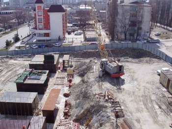 High rise building with underground parking at Serova Str. in Novorossiysk, Установка тоннельной опалубки, 25.03.2005