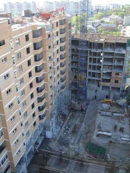 High rise building with underground parking at Serova Str. in Novorossiysk, Этап возведения здания, 24.05.2006