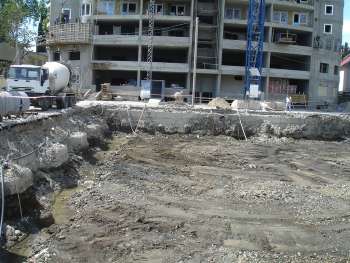 Shopping mall with administrative spaces on Demokraticheskaya Str., 37 in the Adler district of Sochi, Начало строительства, 08.05.2009