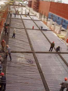 Shopping mall «Red Square» in Krasnodar, Армирование главных и второстепенных балок, 01.07.2005