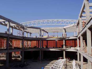 Shopping mall «Red Square» in Krasnodar, Монтаж ферм атриума, 28.09.2005