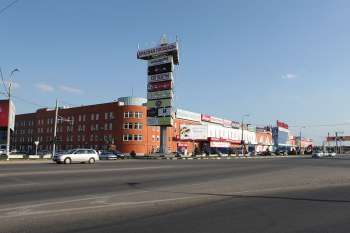 Shopping mall «Red Square» in Krasnodar, Оконченное строительство (вид с северной стороны), 15.08.2009