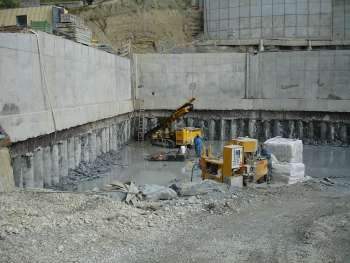 Geotechnical protection of deep excavation at the «Zarya» apartment complex on Kurortniy avenue, 108 in Sochi., Устройство второго яруса грунтовых анкеров, 26.11.2007