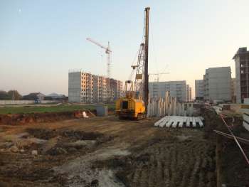 Block of residential buildings at Solnechnaya Str. in Yablonovskiy settlement, the Republic of Adygea, Забивка первых свай, 23.10.2012