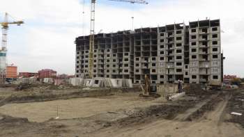 Block of residential buildings at Solnechnaya Str. in Yablonovskiy settlement, the Republic of Adygea, Устройство промежуточной фундаментной подушки, 17.08.2013