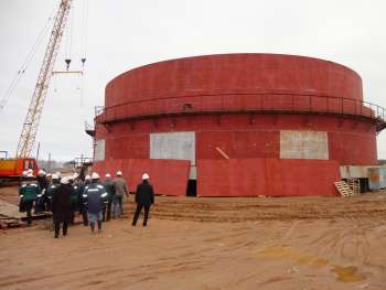 Complex for reloading liquefied petroleum gases (LPG) at the address: Leningrad region, Ust-Luga, Начало монтажа стенок резервуара, 12.04.2012