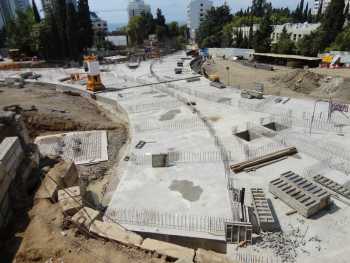 Housing estate «Moskva» at Deputatskaya Str. in Sochi, Залитая фундаментная плита, 09.08.2012