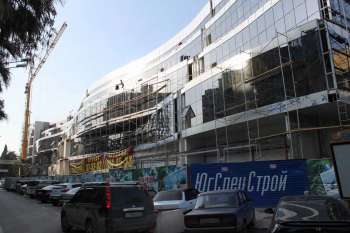 Shopping gallery on Navaginskaya Street in Sochi, Завершение фасадных работ, 23.12.2011